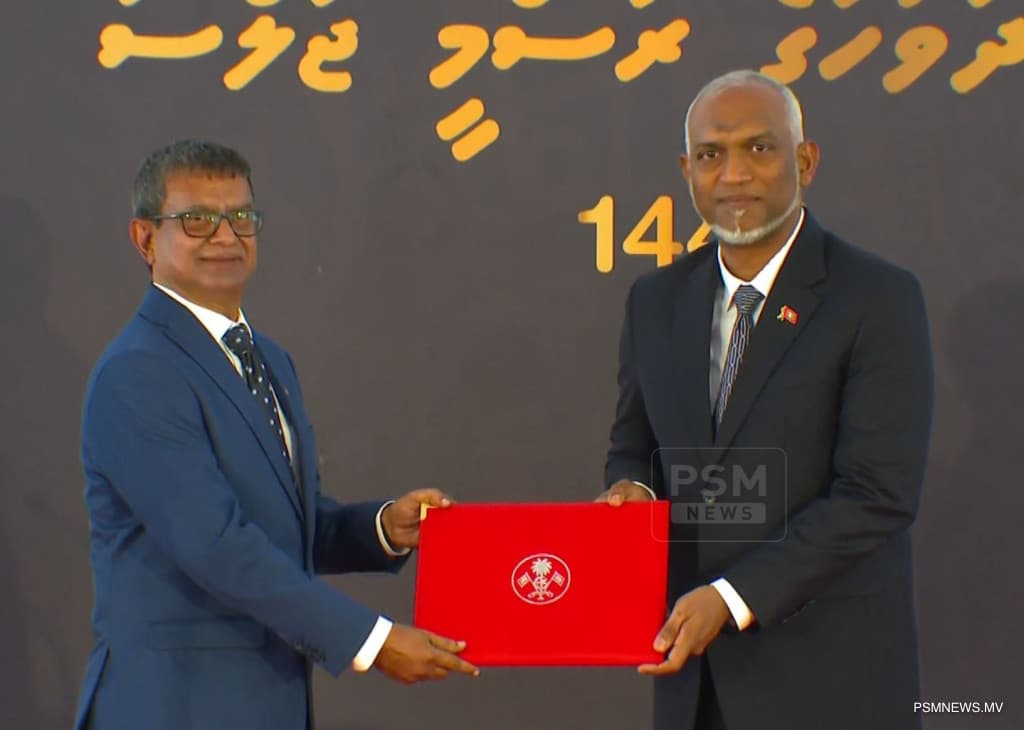 ދިވެހިބަހާއި އަދަބިއްޔާތުގެ ދާއިރާއިން ޝަރަފުވެރިކަމުގެ ޤައުމީ އިނާމު ފަރެސް ޢާމިރަށް