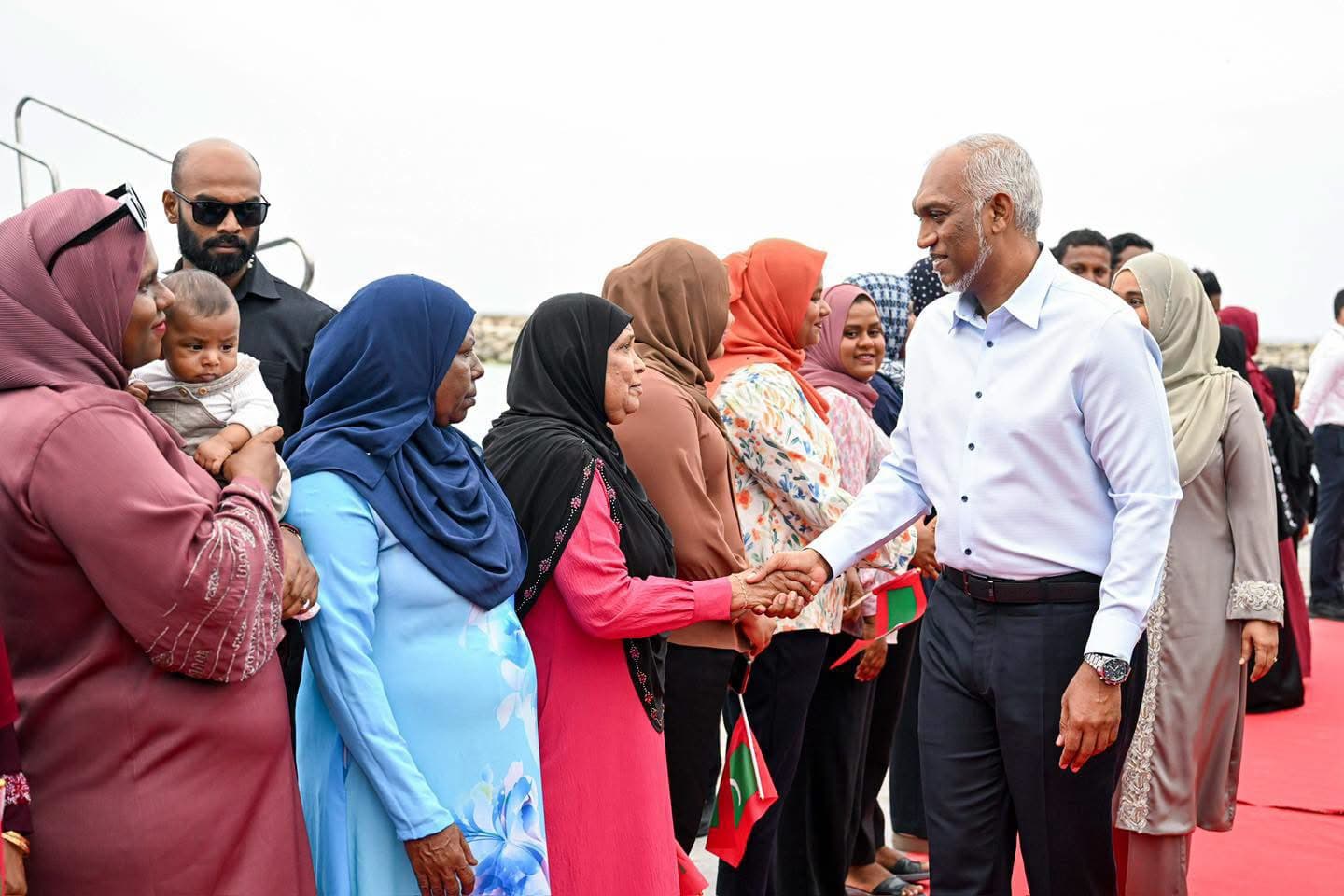 ރައީސްގެ ދެކަނބަލުން އުކުޅަހަށް ވަޑައިގެންފި
