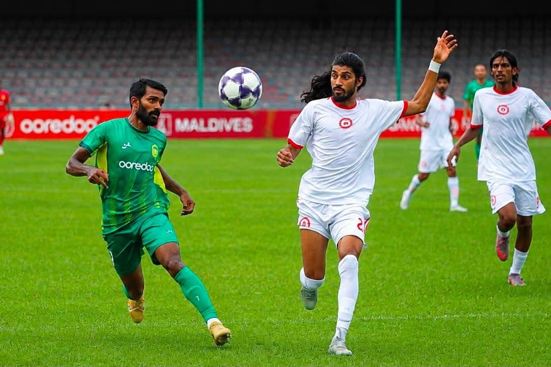 ފަހަތުން އަރައި މާޒިޔާއިން ބުރު ބަލި ކޮށްފި